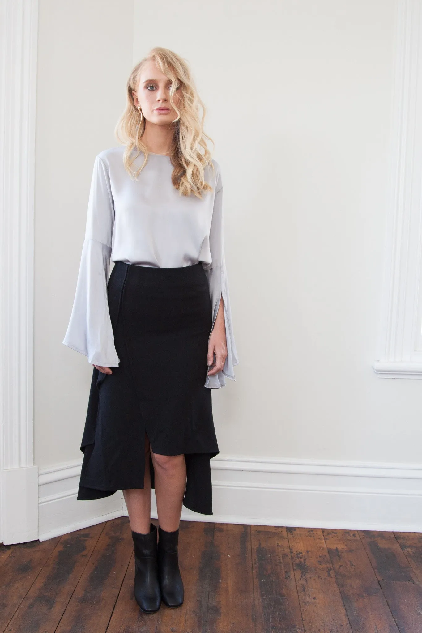 ANGELA SPLIT FLUTED SKIRT-BLACK