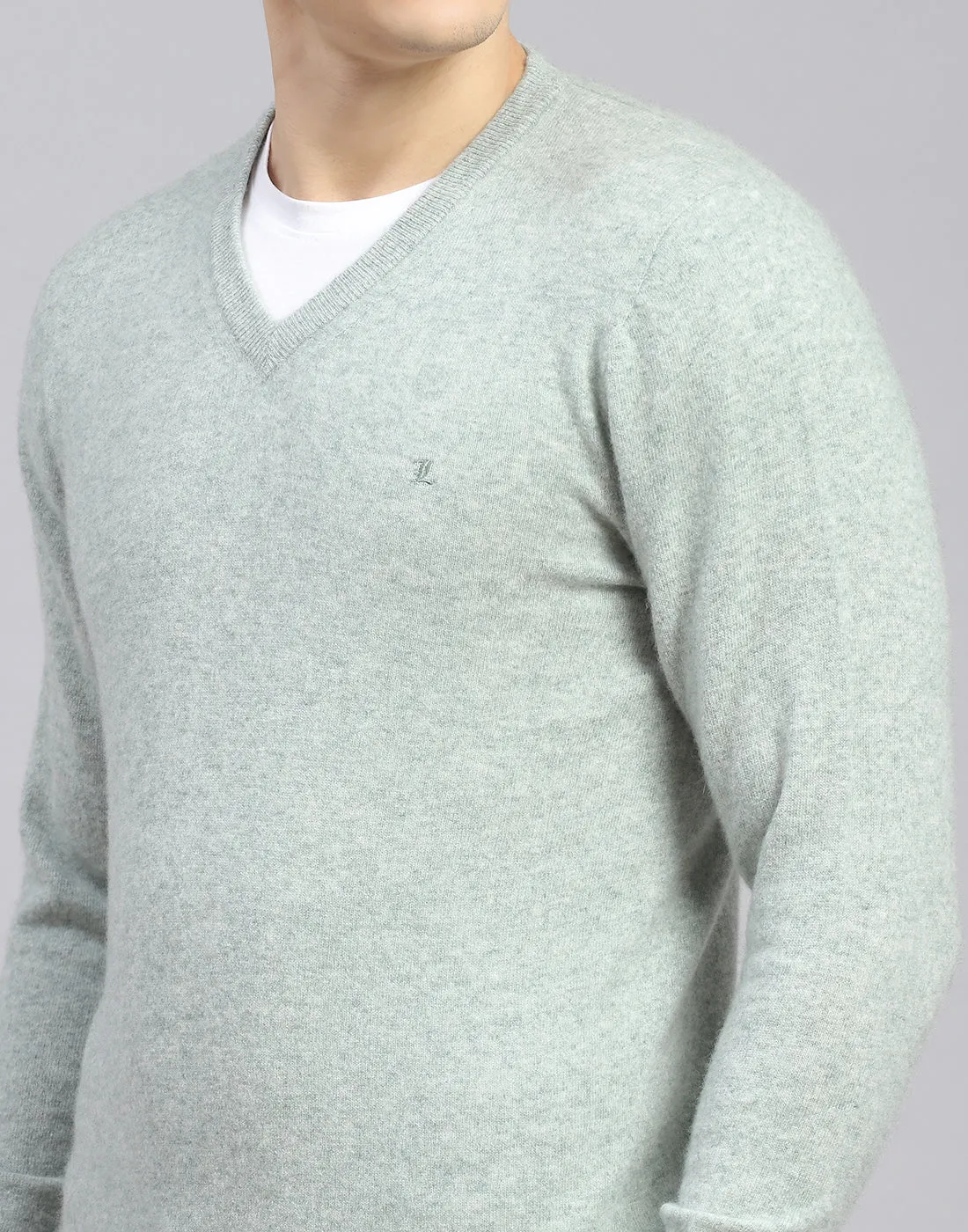 Men Green Solid V Neck Full Sleeve Sweater