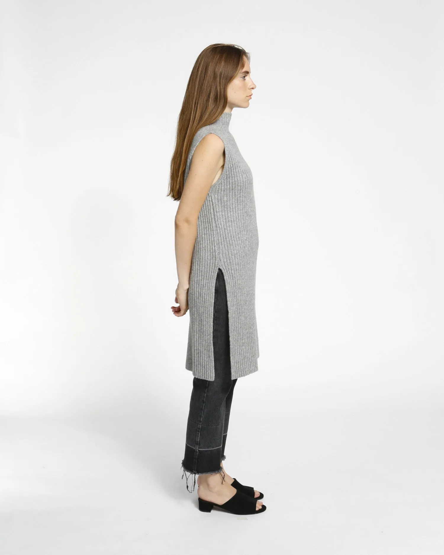 Sleeveless Ribbed Tunic in Grey